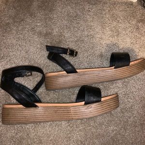 EXPRESS PLATFORM SANDALS